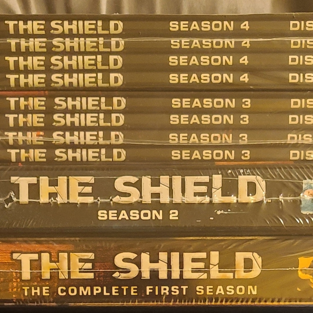 The Shield Box set Brandnew & Sealed. Seasons 1,2,3,4 complete Boxset